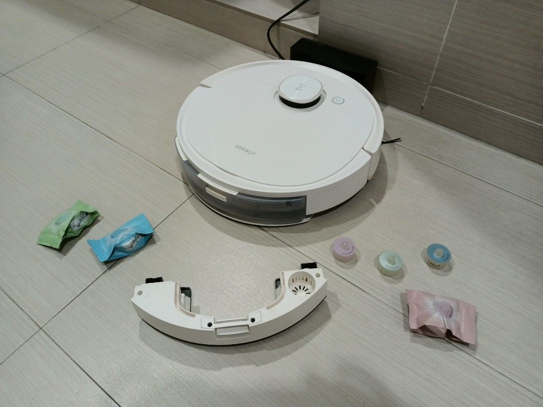 CLEARANCE PRICE Ecovacs Deebot T9 Robot Vacuum TV Home