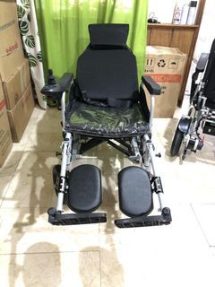 Electric reclining wheel chair
