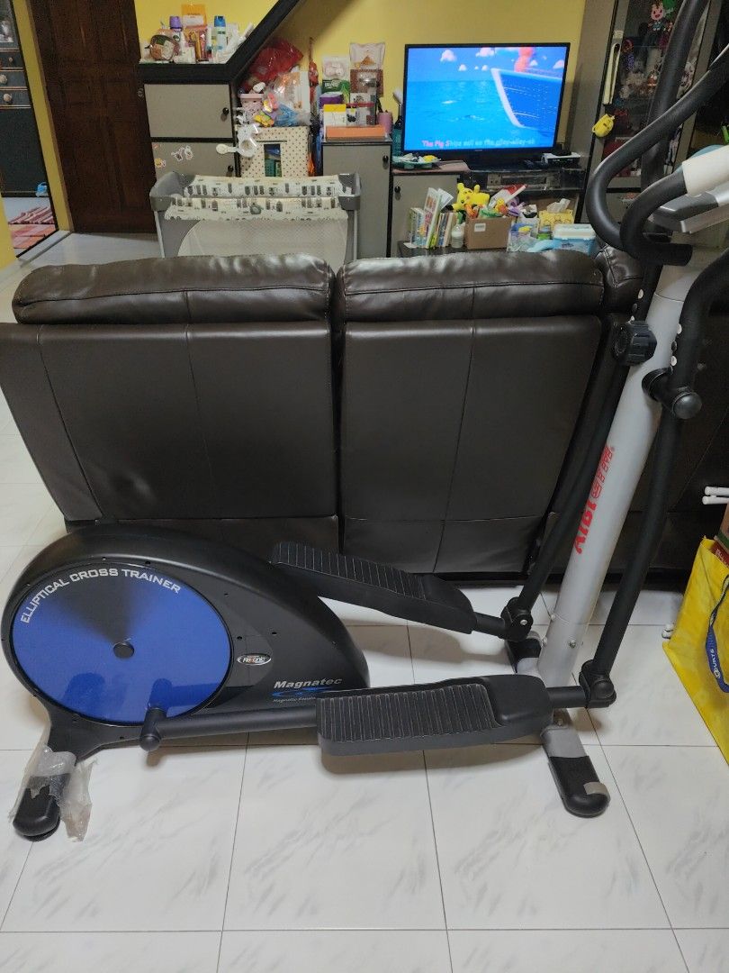 Which cross sales trainer
