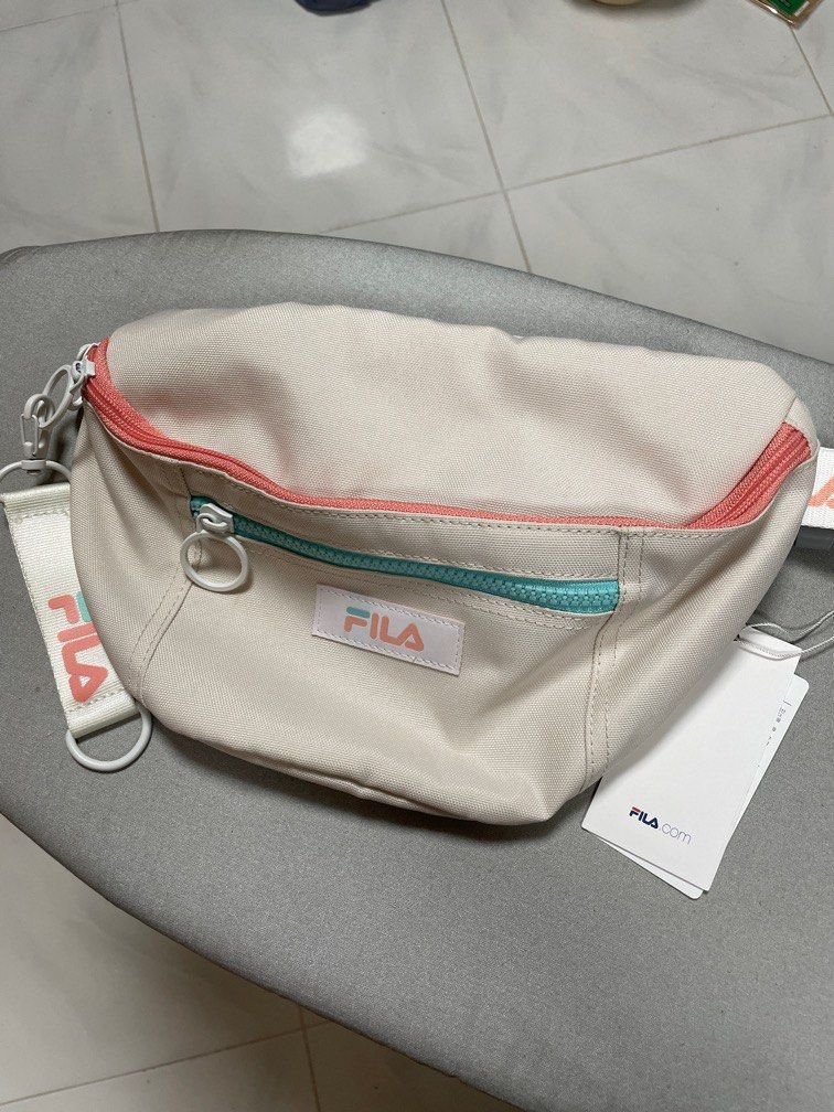 White fila sales bum bag