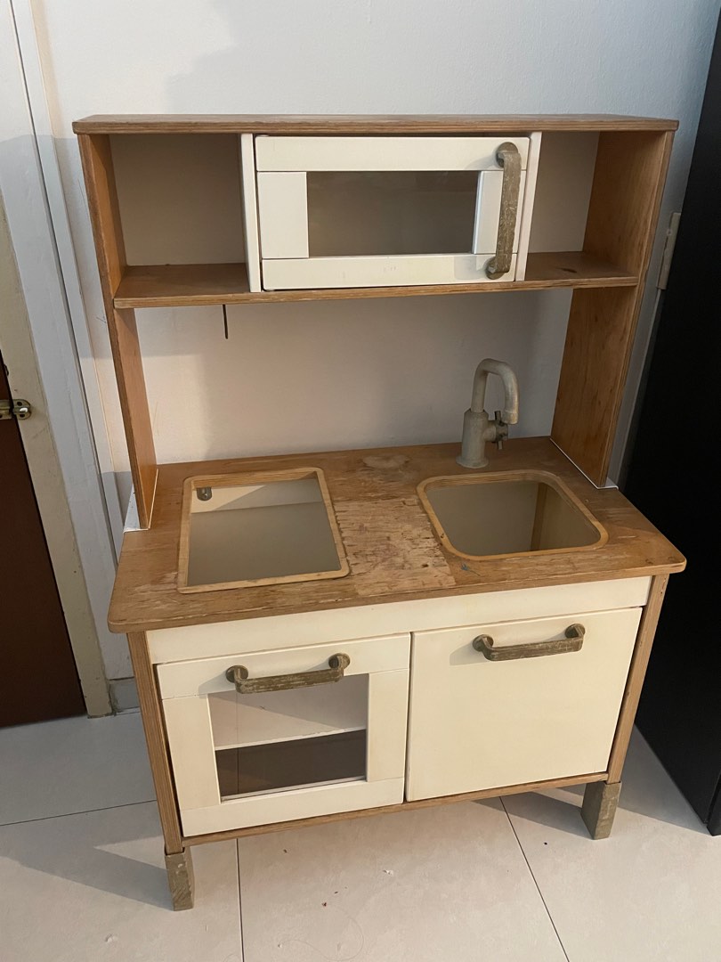 Childrens play kitchen second 2025 hand