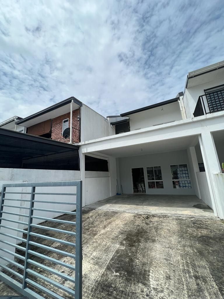 FOR SALE Menggatal Double Storey Home 1691sqft 3+1Bed / 3Bath
