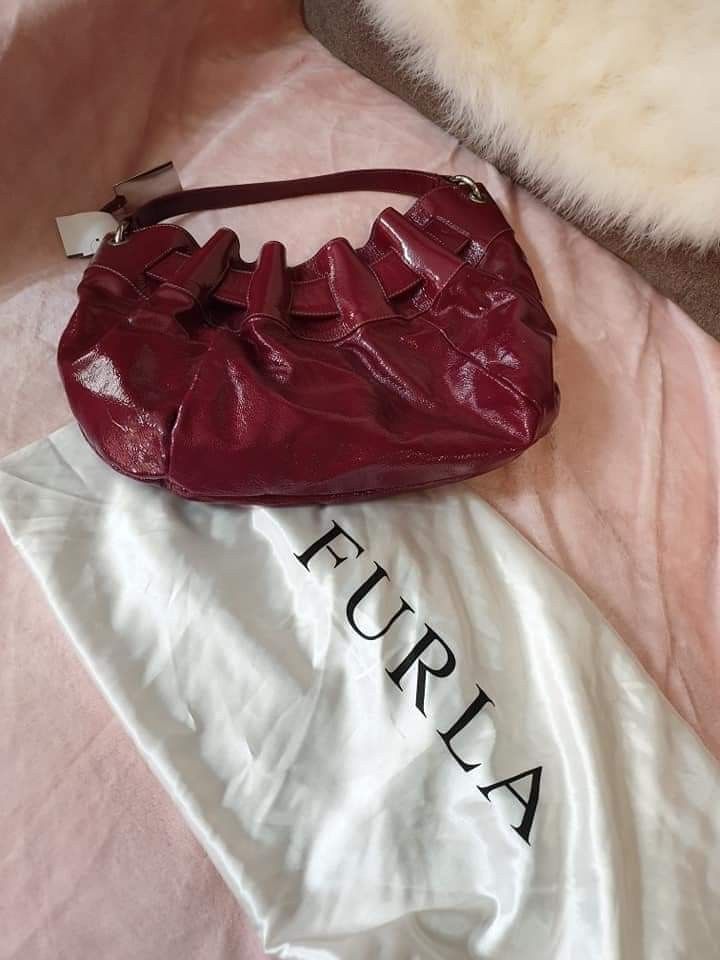 Furla hobo (Category: Luxury Bags & Wallets) located in General Santos City (Dadiangas). Submitted by joytayaba (Listing ID 1257759357, Image 1). Description: furla hobo bag with dustbag ang tag.