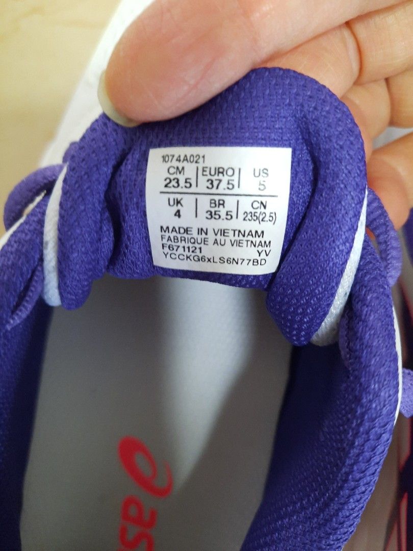 Girls asics clearance size 1