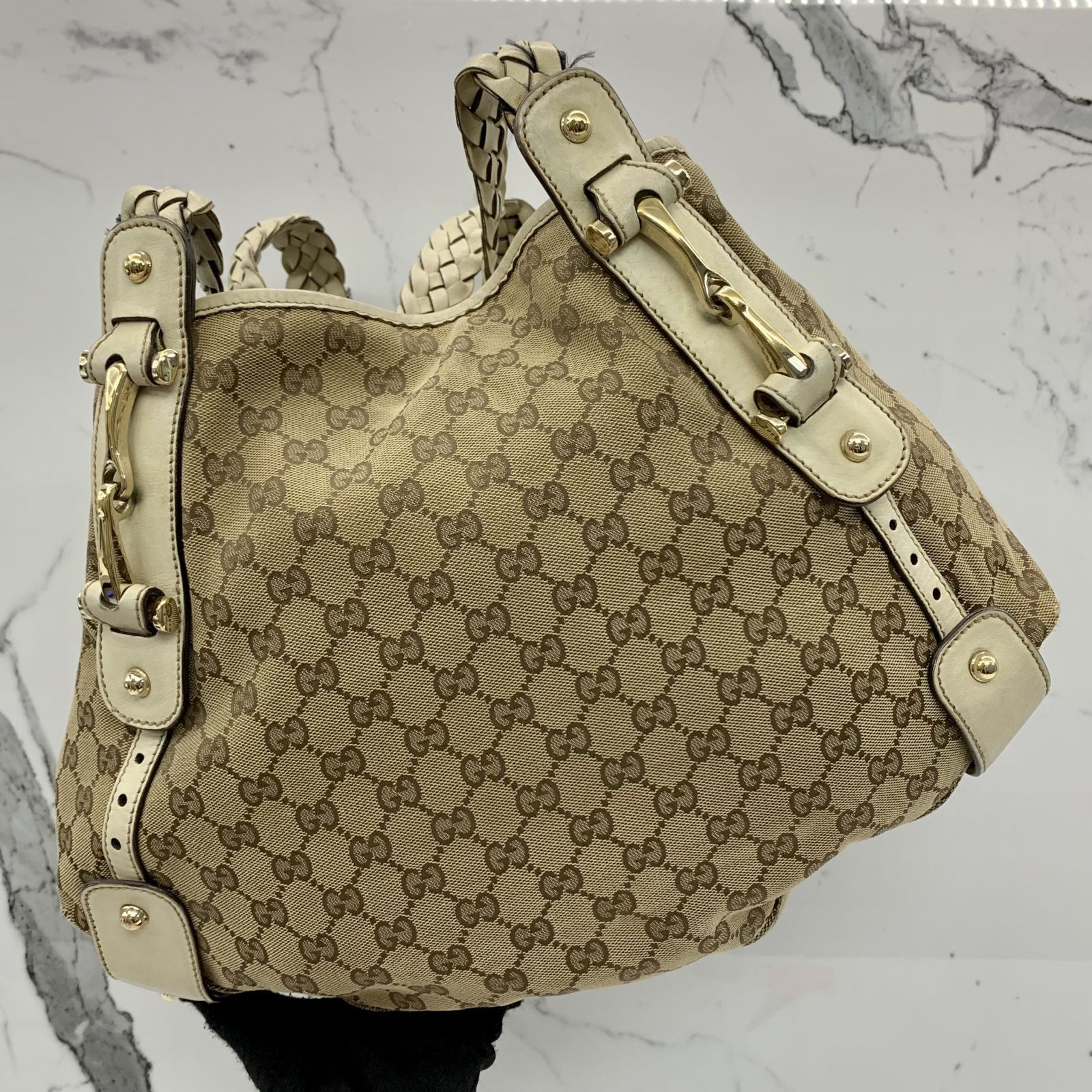 Gucci 137621 store