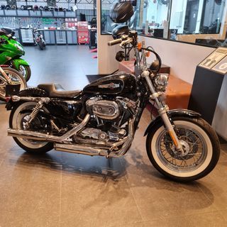 Harley-Davidson Sportster XL1200C Custom
