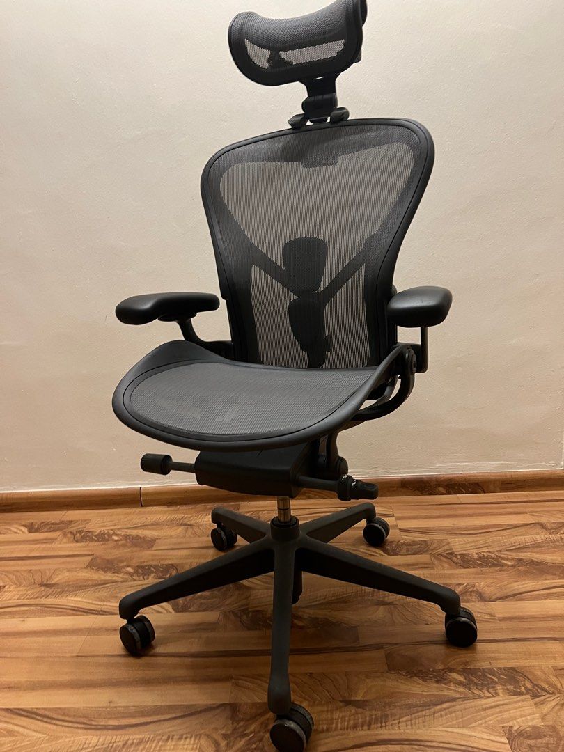 Herman Miller Aeron Ergonomic Chair Size B, Carbon, Furniture & Home