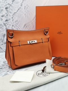 HERMES Kelly 28 Gris Tourterelle Togo PHW - Timeless Luxuries