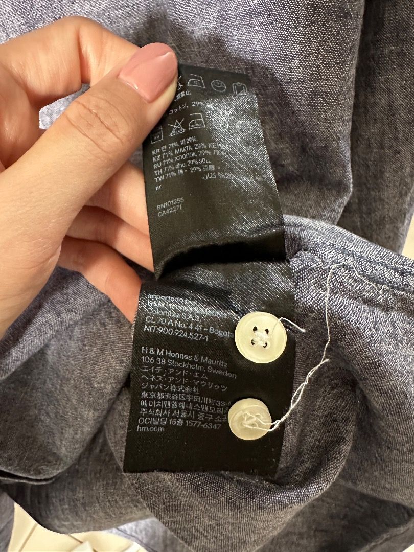 HM DENIM SHIRT KEMEJA JEANS PRIA BAJU KANTOR, Fesyen Pria, Pakaian  Atasan di Carousell