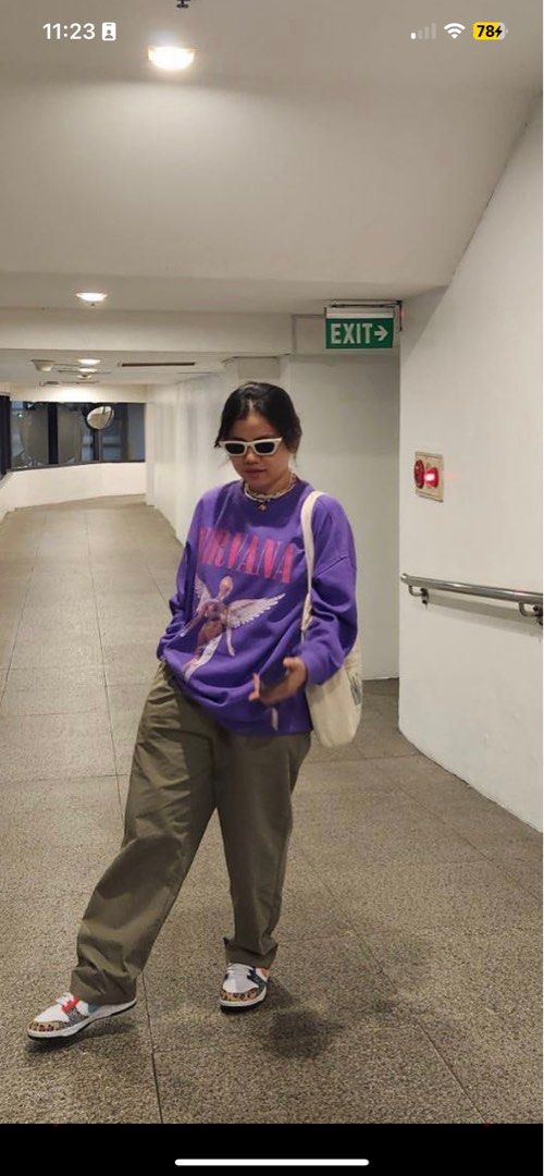 https://www.carousell.ph/p/h-m-nirvana-sweatshirt-1257833419/
