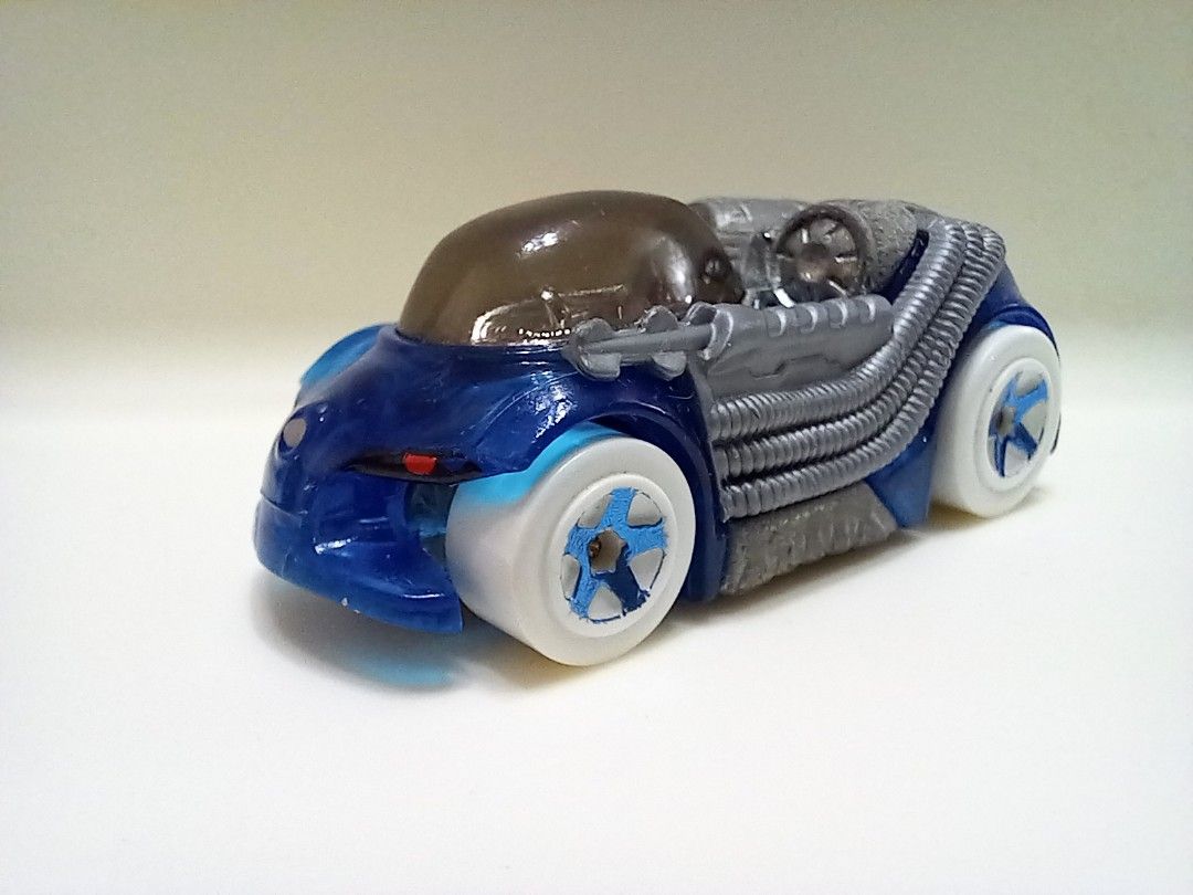 DC Comics Batman Mr. Freeze Hot Wheels (2015) Die-Cast Toy Car 