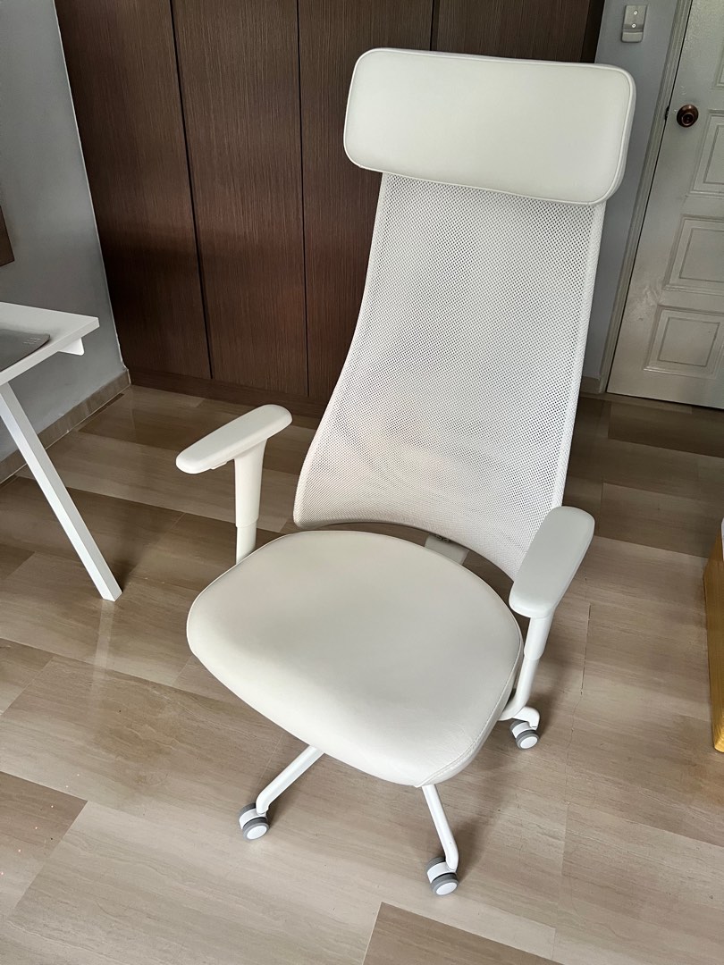 IKEA  JÄRVFJÄLLET ハイバックチェア(オフホワイト色) JÄRVFJÄLLET Silla escritorio con apoyabrazos, Grann blanco - IKEA