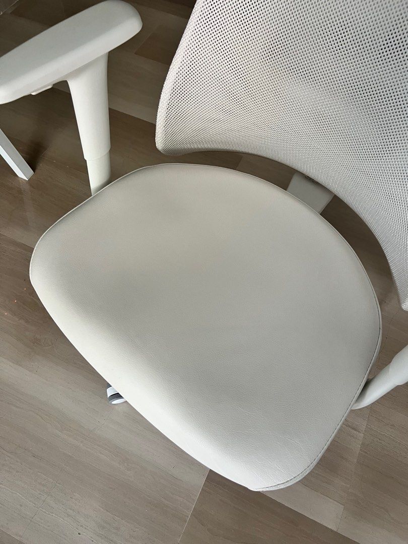 Ikea JÄRVFJÄLLET office chair white, Furniture & Home Living