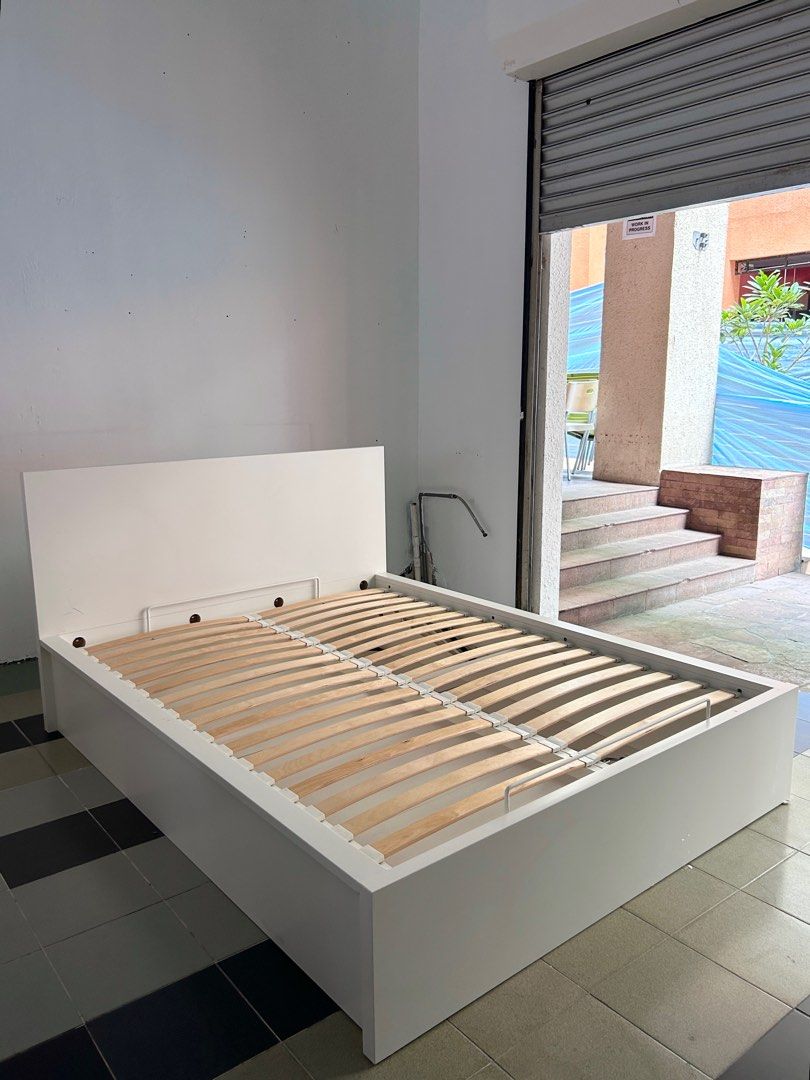 Ikea king hotsell size ottoman bed