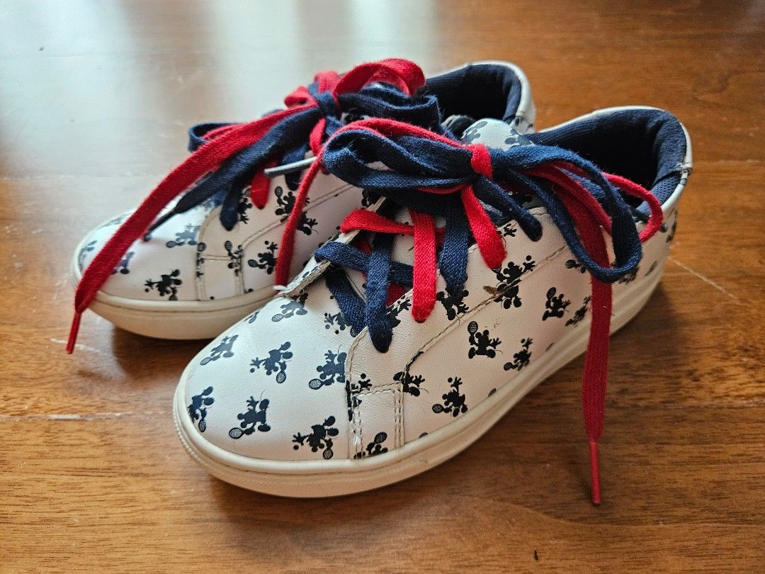Lacoste discount mickey shoes