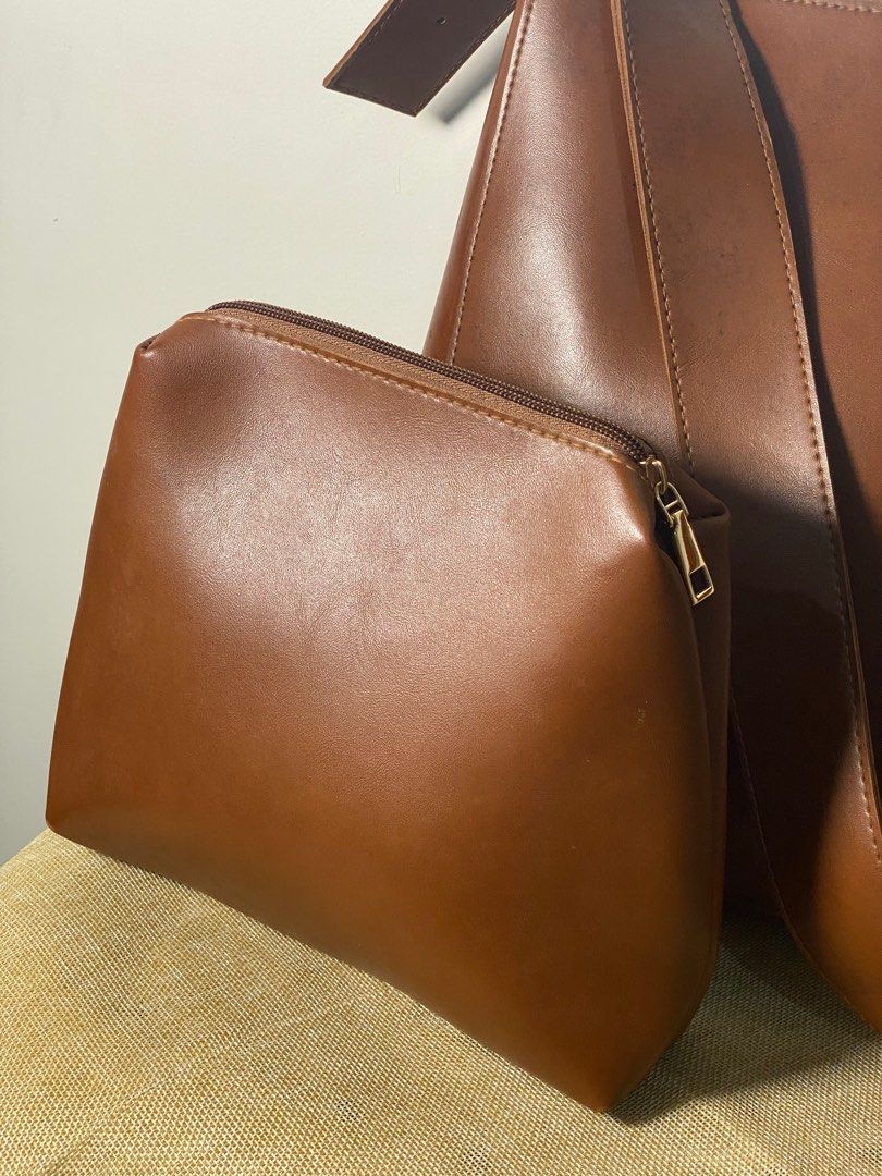 Large Brown sling bag with pouch (Category: Cross-body Bags) located in Cabanatuan. Submitted by tcdeclutters (Listing ID 1257843952, Image 3). Description: Preloved brown leather large sling bag with large pouch - good quality leather - no major flaws For only Php 350.