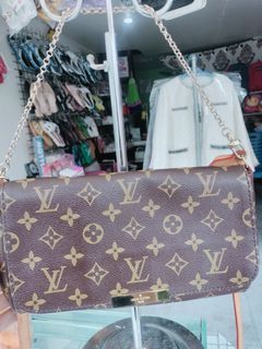 Louis Vuitton Saintonge M43555, Luxury, Bags & Wallets on Carousell