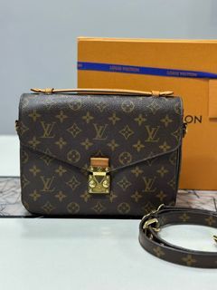 LOUIS VUITTON Monogram My World Tour Pochette Metis 1260826