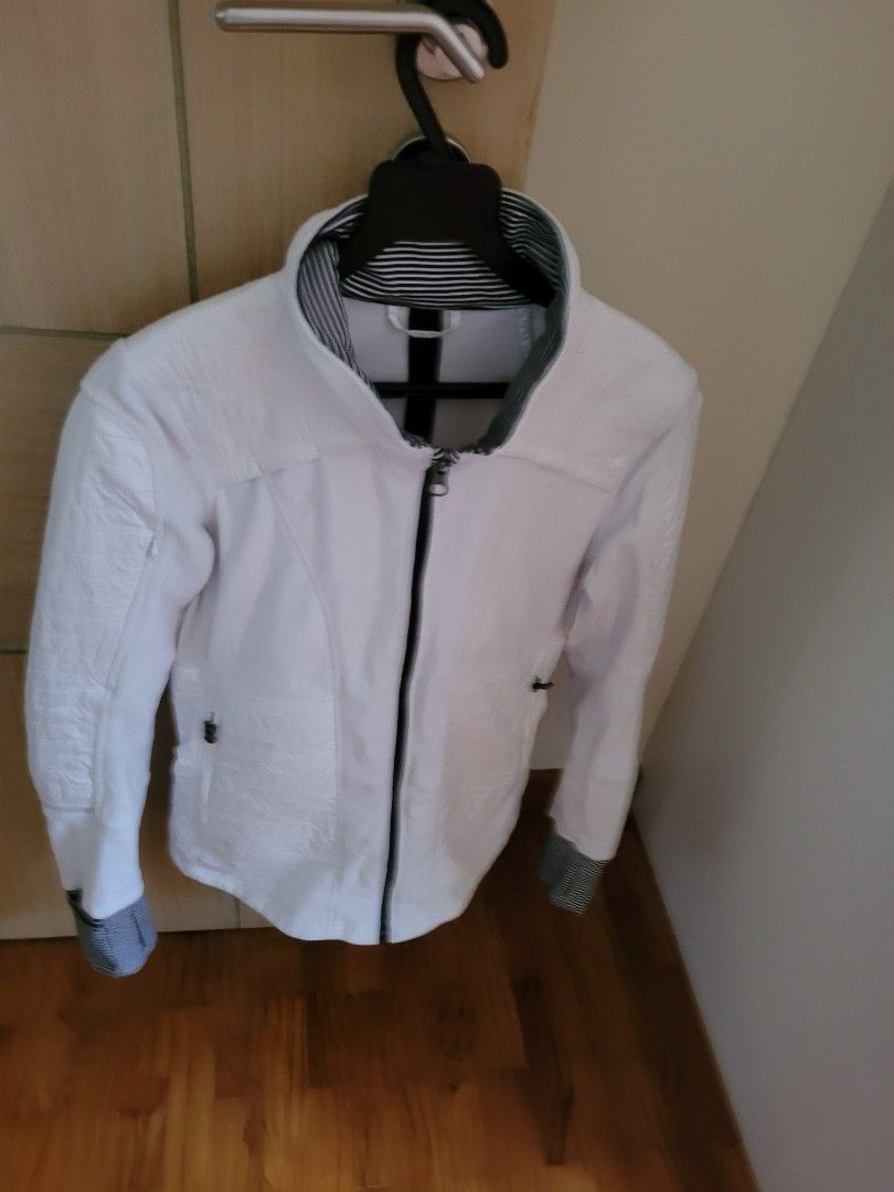 Lululemon athletica fleecy keen jacket white size 8, Men's Fashion,  Activewear on Carousell