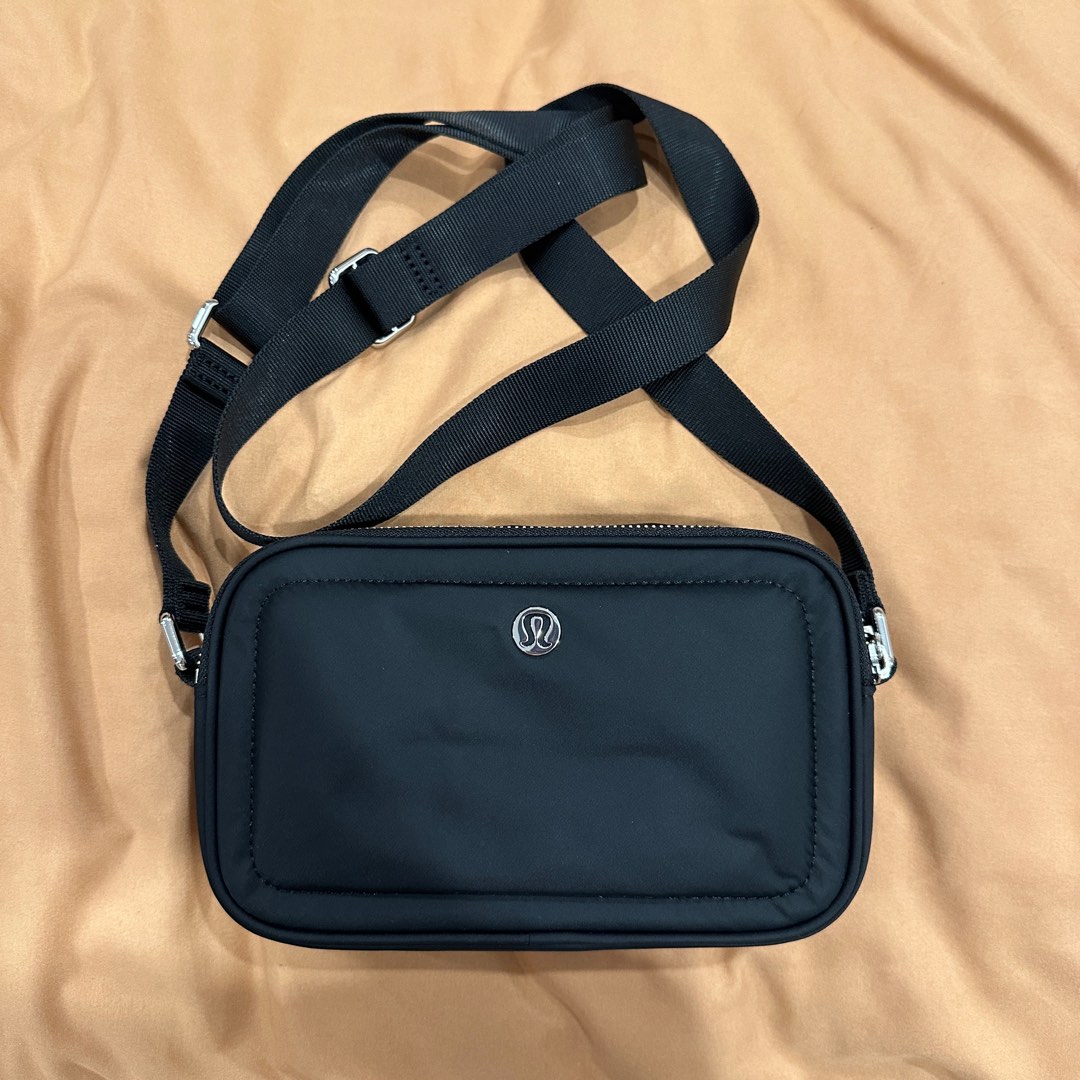 Lululemon Crossbody Camera Bag, Women's Fashion, Bags & Wallets, Cross