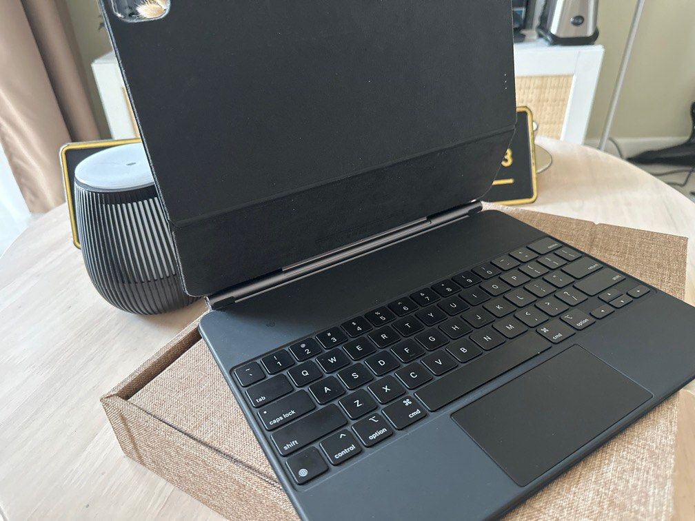 Magic Keyboard Black for 3rd/4th/5th Gen IPad Pro 12.9 inch, Computers