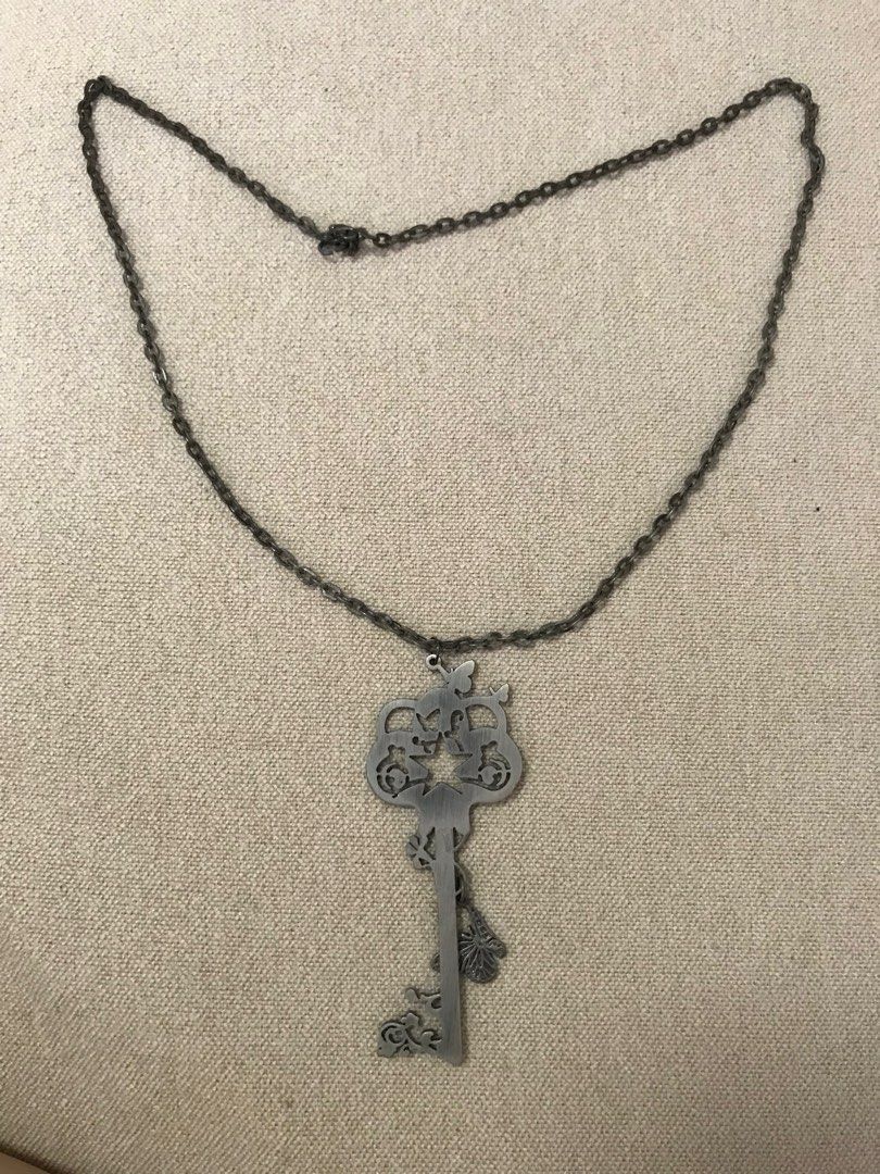 Metallic key design necklace gothic magical, Women's Fashion, Jewelry