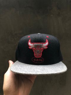 NOS Classic Mitchell & Ness Chicago Bulls 1992 NBA Finals Flat Brim  Adjustable Snapback, Men's Fashion, Watches & Accessories, Cap & Hats on  Carousell