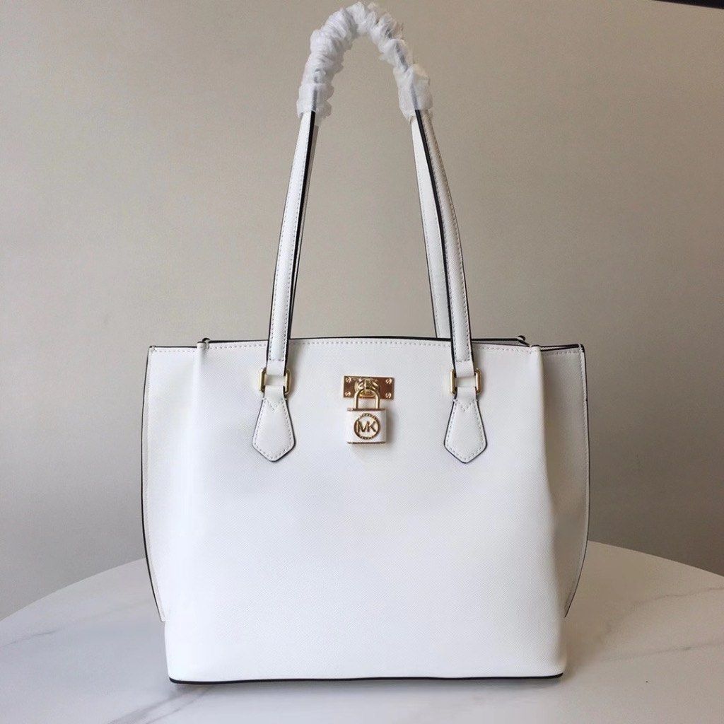 Large saffiano leather tote deals