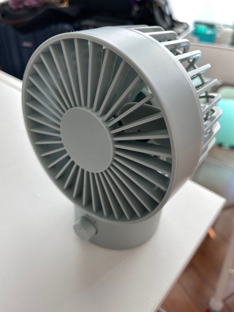 Muji usb fan, adjustable, 傢俬＆家居, 燈飾及風扇, 風扇 Carousell