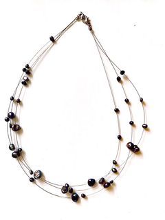 Necklaces Floating Pearls