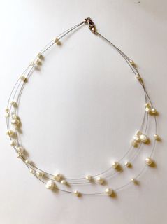 Necklaces Floating Pearls