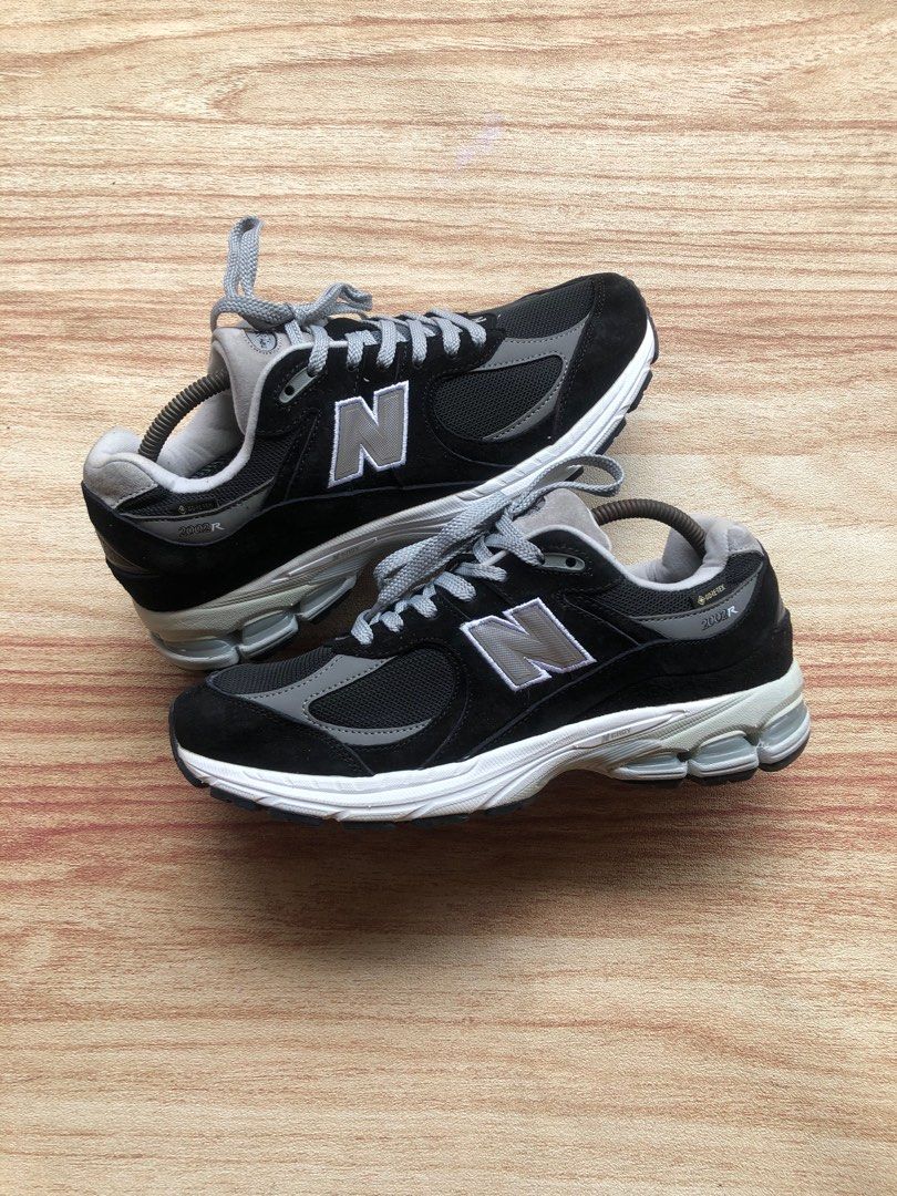 New balance 2002r goretex, Fesyen Pria, Sepatu , Sneakers di Carousell