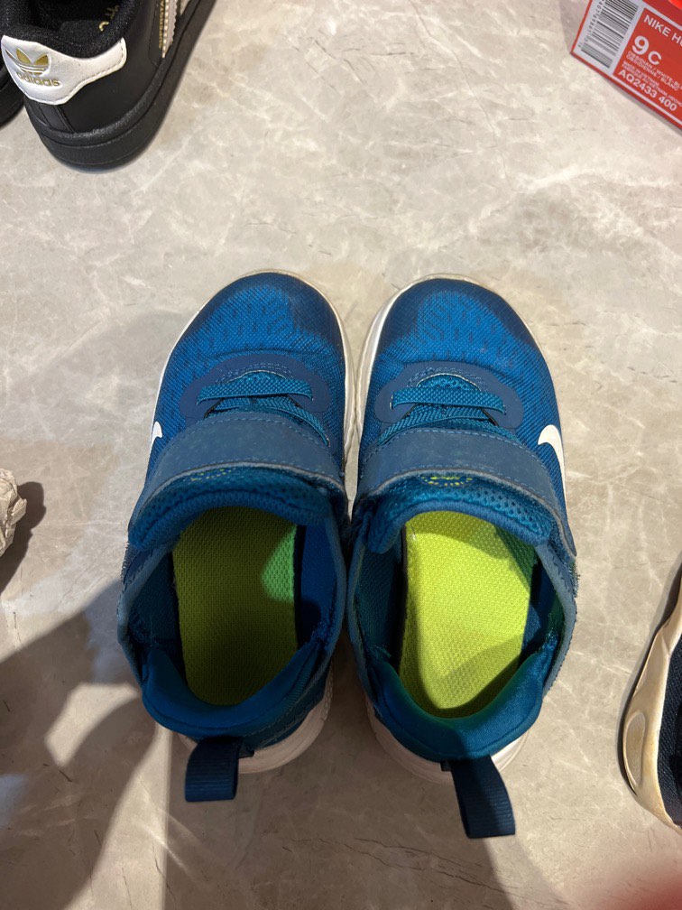 childrens blue nike trainers