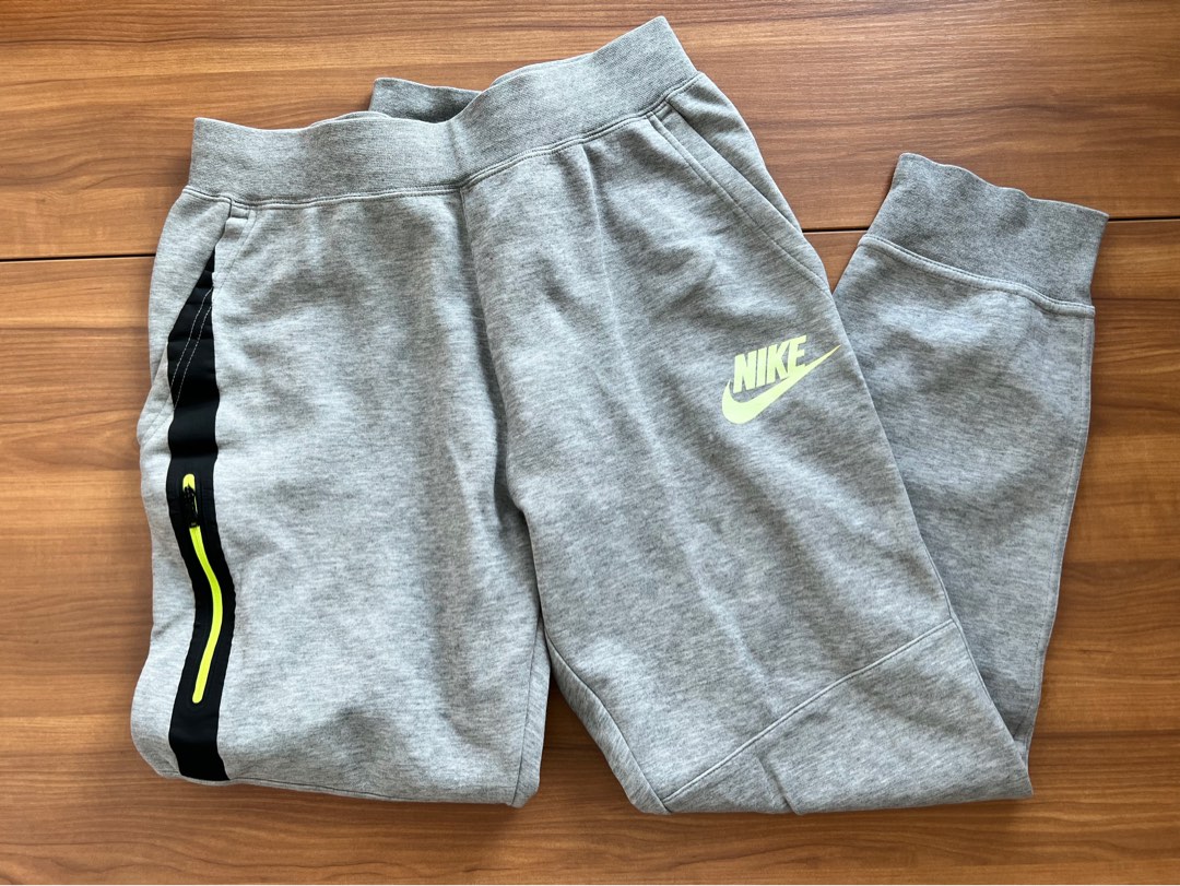 https://www.carousell.com.hk/p/nike-sweatpants-%E6%A3%89%E8%B3%AA%E9%81%8B%E5%8B%95%E8%A4%B2-jogger-pants-1257704527/