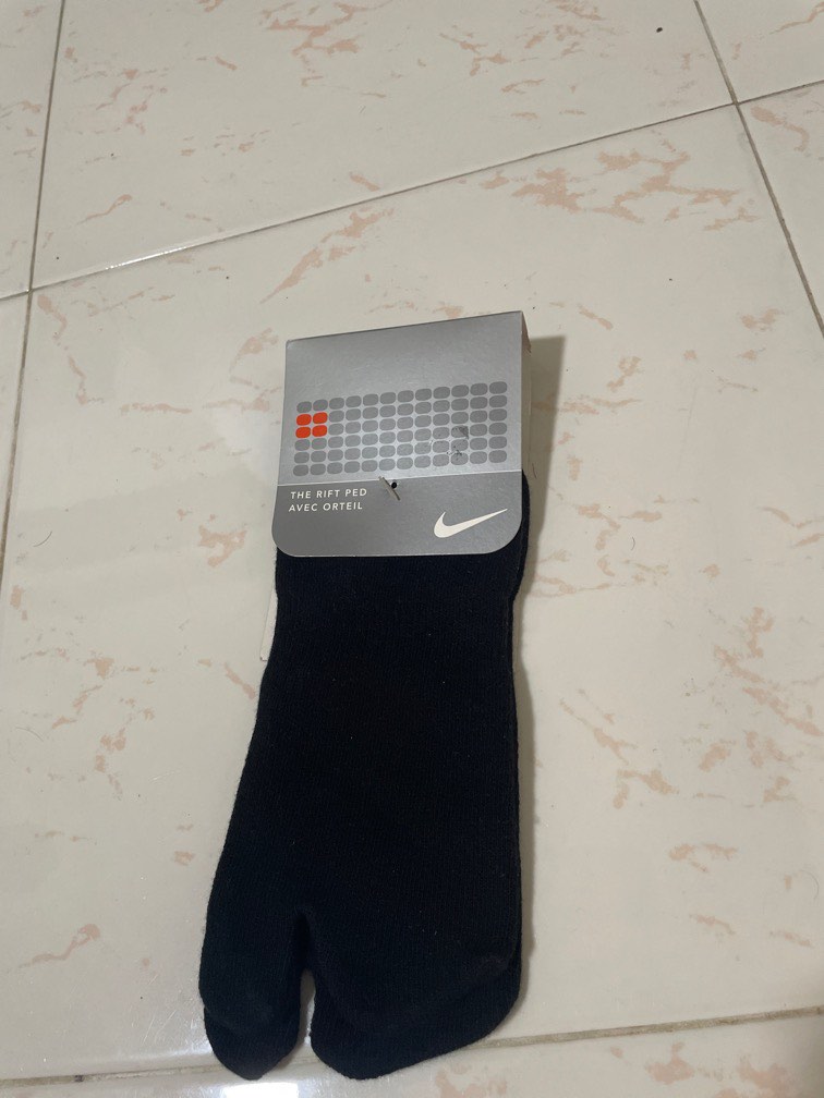 Nike tabi socks hotsell