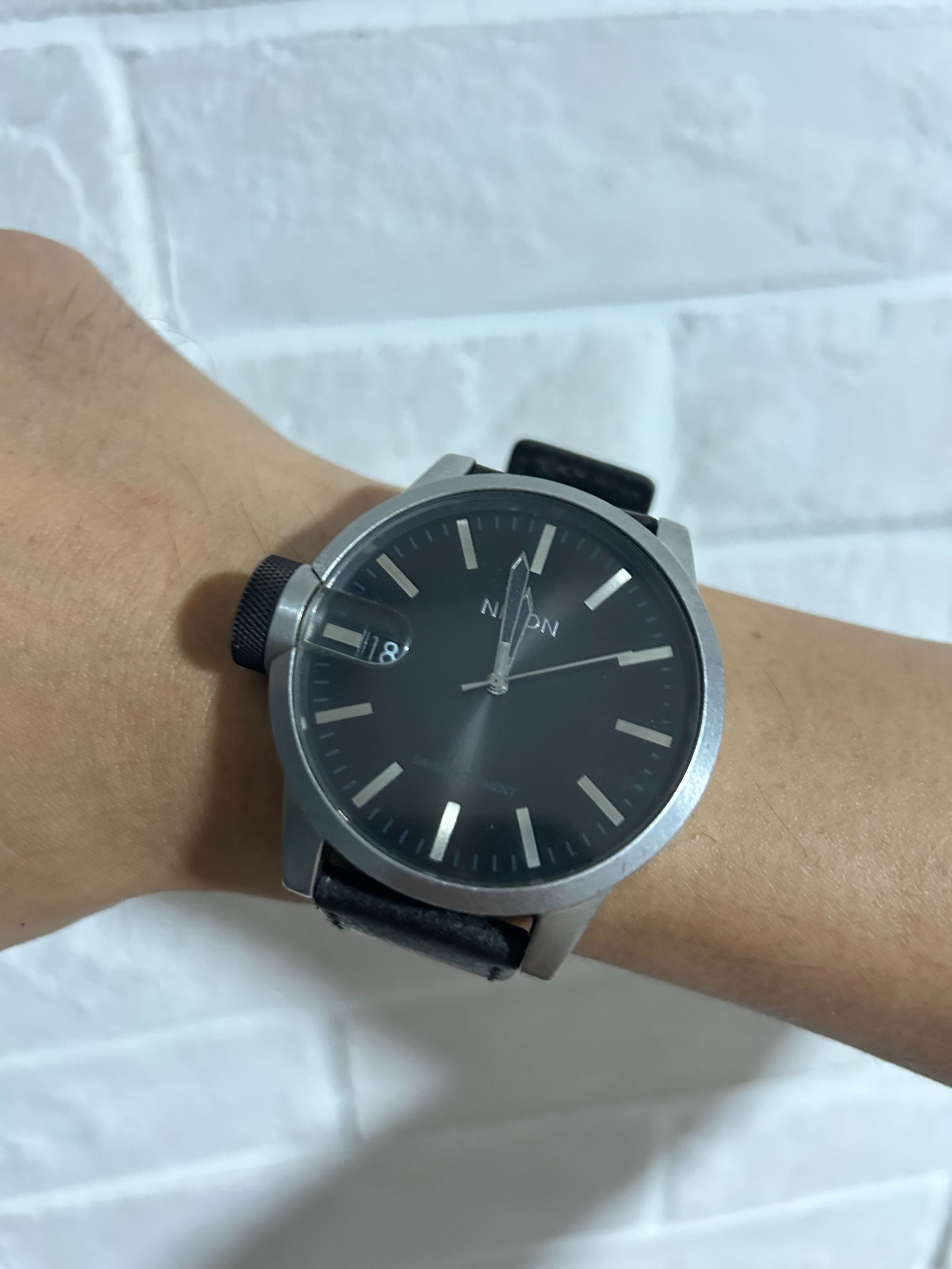 Nixon chronicle leather store