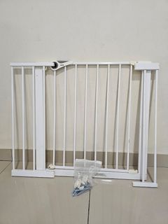 Noma Pressure Safety Gate with Extensions