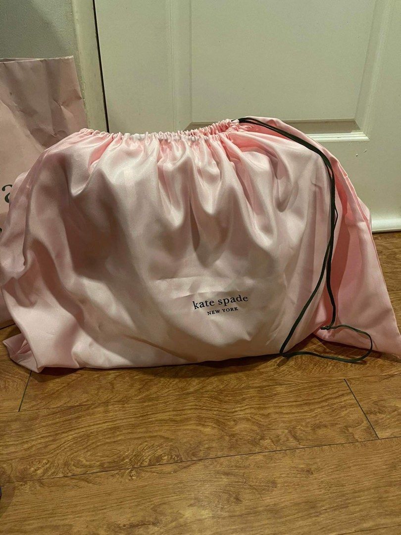 What makes this Kate Spade bag unusual? - BBC News