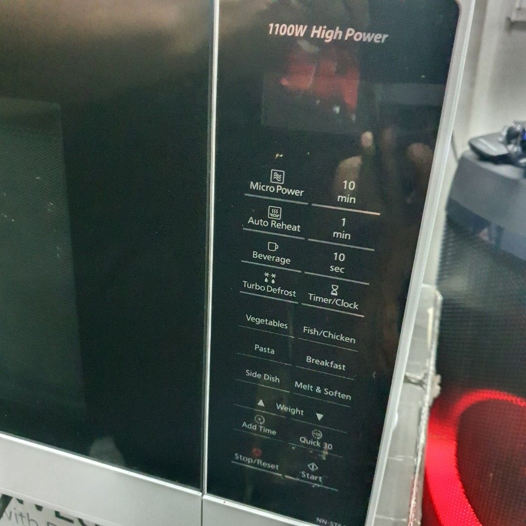 Panasonic Inverter Microwave Oven (Category: Ovens & Toasters) located in Taguig. Submitted by roma2701 (Listing ID 1257690757, Image 2). Description: Inverter 32L 1100W like new No box pickup taytay.
