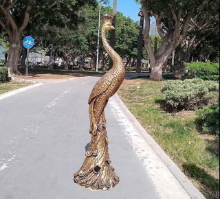 Patung merak antik berbahan logam kuningan