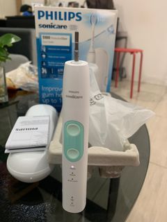 Philips Electronic toothbrush series 5100