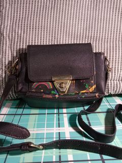 CLN PH Brainy Sling Bag (Black), Women's Fashion, Bags & Wallets,  Cross-body Bags on Carousell