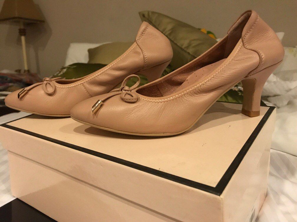 Pump outlet shoes heels