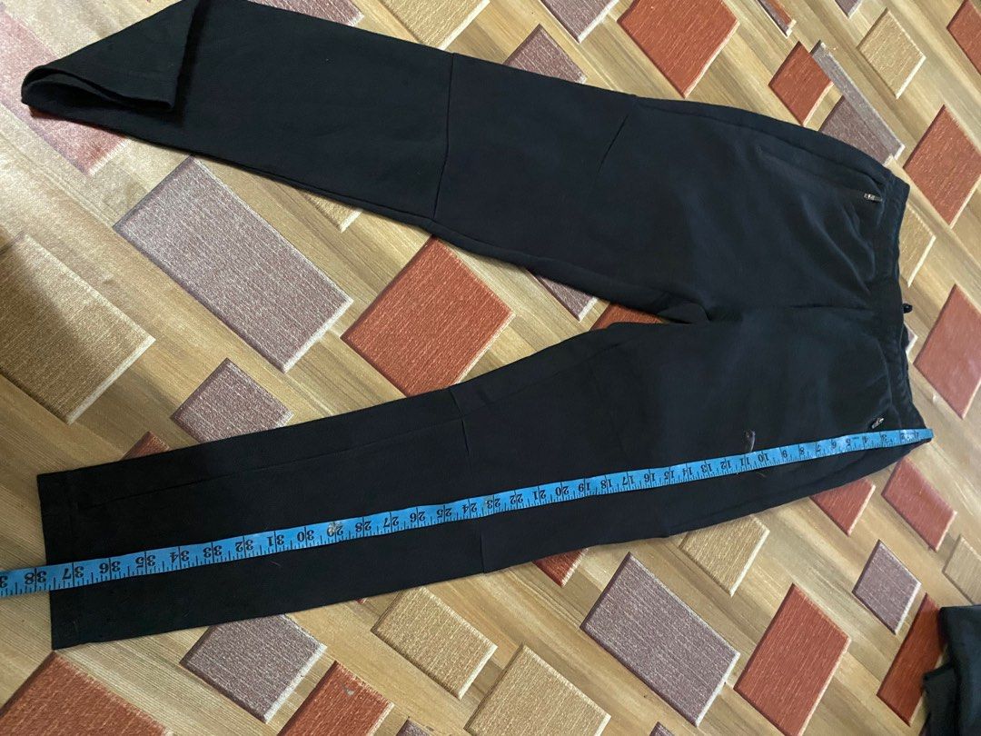 Puma jogger pants like new Men s Fashion Activewear on Carousell