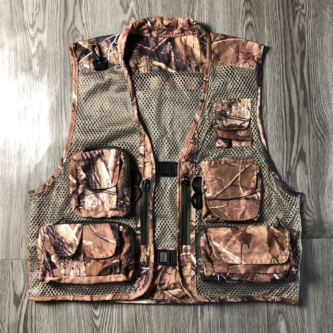 Realtree utility vest, Men's Fashion, Coats, Jackets and Outerwear on  Carousell