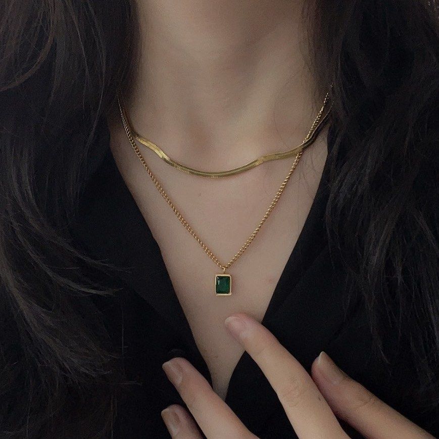 Gold necklace emerald outlet