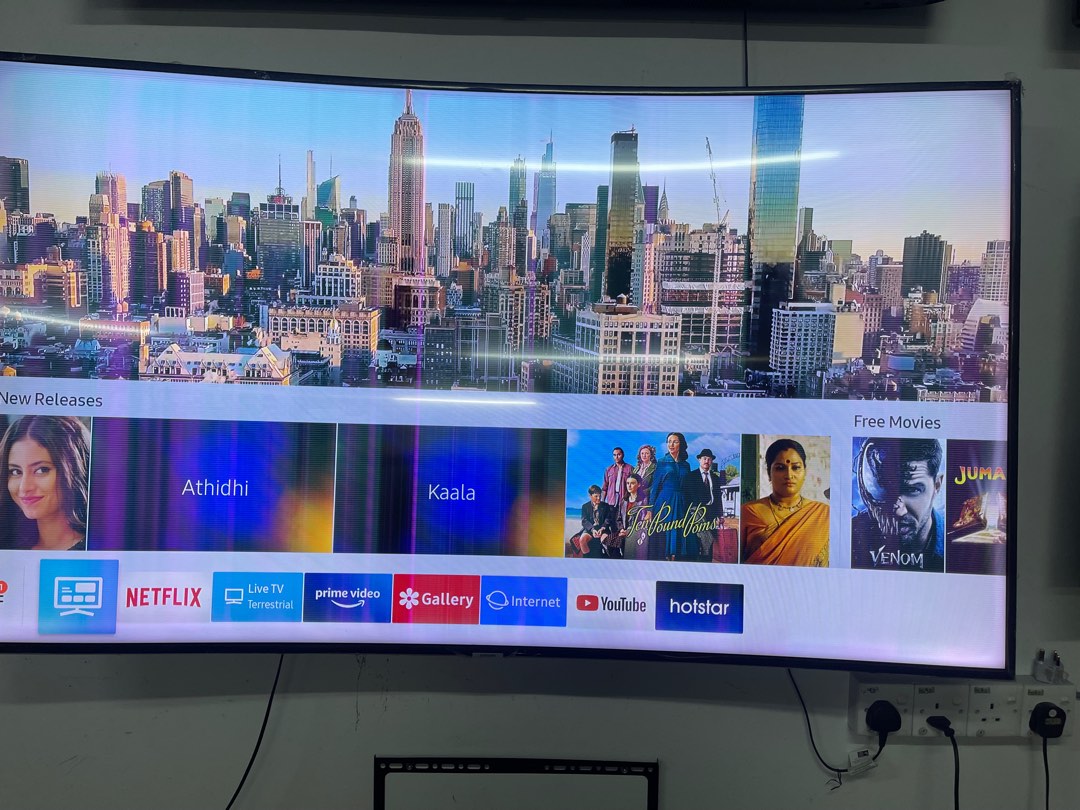 Samsung 65 inch Smart 8k uhd Curved led, TV & Home Appliances, TV