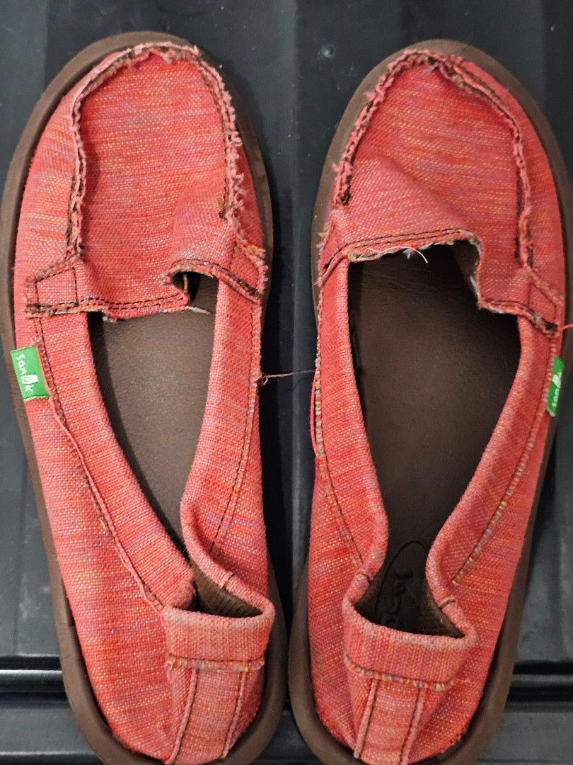 Sanuk red on sale