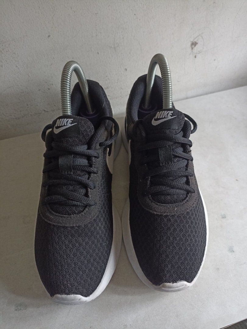 Nike tanjun sales 35.5