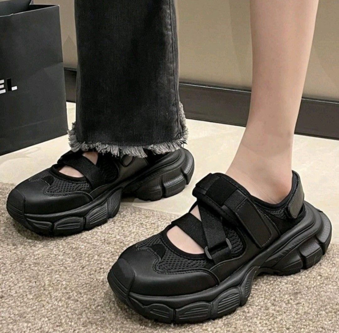 Sepatu sneakers wanita slip on top
